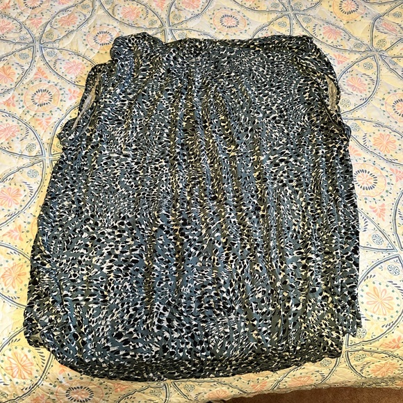 Chic Leopard Print Blouse - Picture 2 of 3